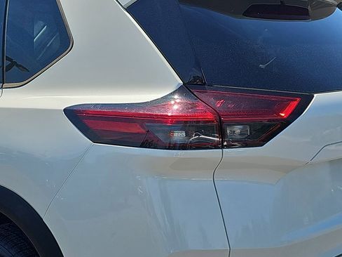 Used 2021 Nissan Rogue SV FWD image 36