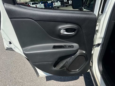 Used 2023 Jeep Renegade Trailhawk AWD/4WD image 15
