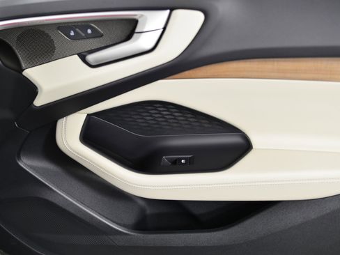 Used 2025 Audi A5 2.0T Prestige w/ 19" Wheel Package image 9