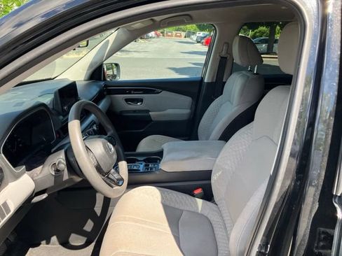 Used 2023 Honda Pilot LX image 13