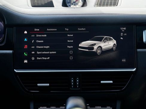 Used 2022 Porsche Cayenne Turbo image 45