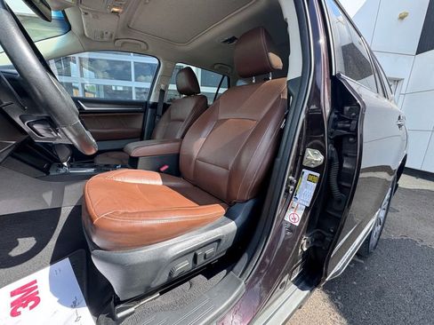 Used 2017 Subaru Outback 3.6R Touring w/ Popular Package #5A AWD/4WD image 10