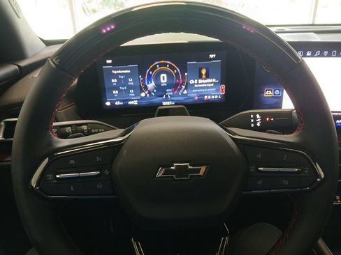Used 2024 Chevrolet Traverse RS AWD/4WD image 23