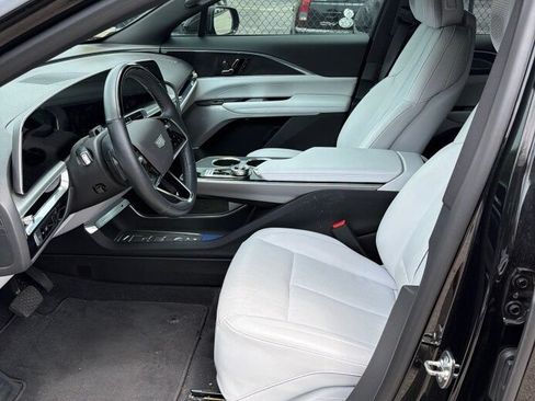 Used 2024 Cadillac Lyriq Luxury AWD/4WD image 15