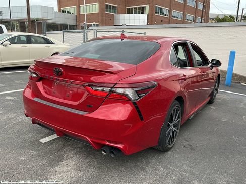 Used 2022 Toyota Camry SE w/ Convenience Package FWD image 6