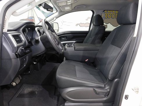 Used 2017 Nissan Titan SV image 34