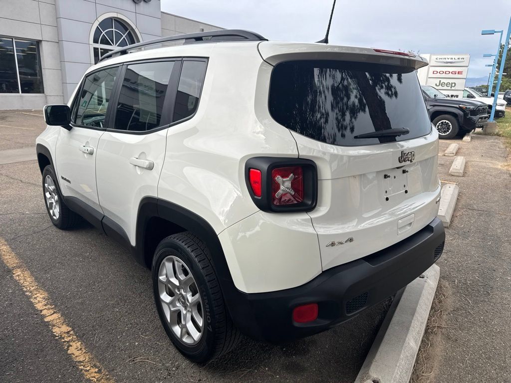 Used 2018 Jeep Renegade Latitude w/ UConnect 8.4 Nav Group AWD/4WD image 10
