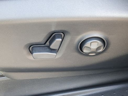 New 2025 Chrysler Voyager LX image 17