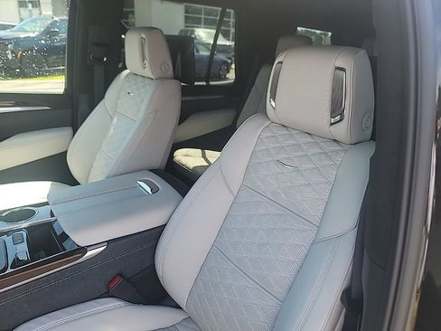Certified 2026 Cadillac Escalade Platinum Sport w/ LPO, ONYX Package AWD/4WD image 11