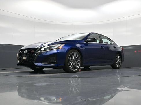 Certified 2024 Nissan Altima 2.0 SR FWD image 25