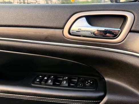 Used 2014 Jeep Grand Cherokee Limited w/ Luxury Group II image 17