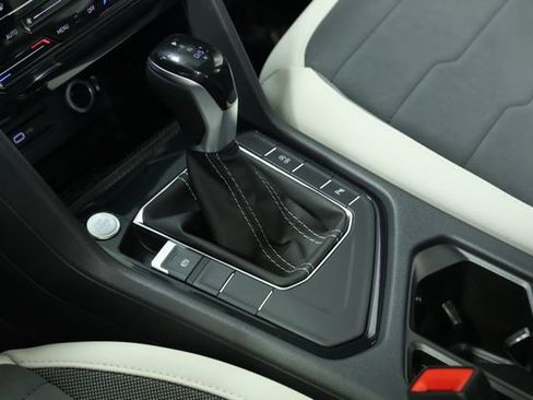 New 2025 Volkswagen Taos SE w/ Panoramic Sunroof Package FWD image 28