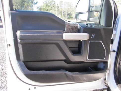 Used 2017 Ford F350 Lariat w/ Chrome Package image 32