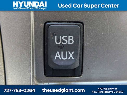 Used 2011 Toyota Highlander SE w/ Tow Pkg FWD image 31