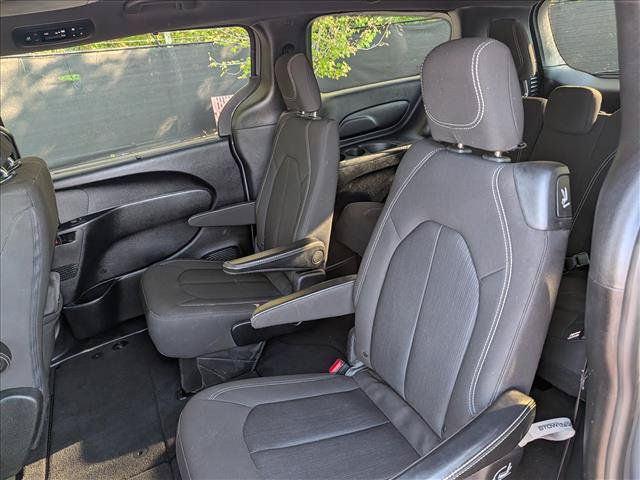 Used 2020 Chrysler Pacifica Touring w/ S Appearance Package FWD image 27