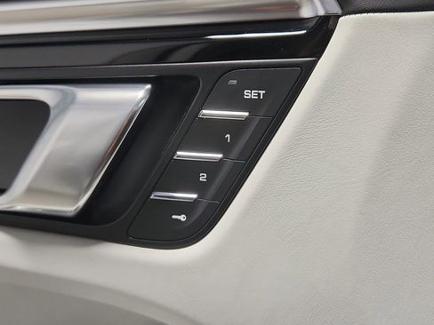 Certified 2023 Porsche Macan S AWD/4WD image 24