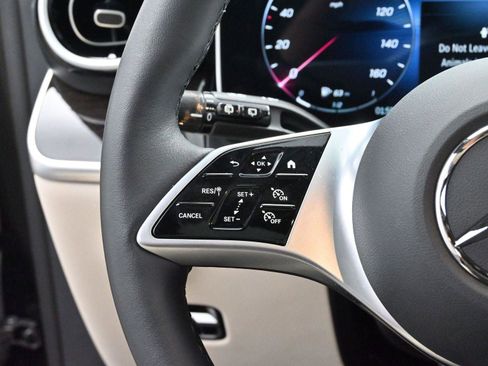 Used 2024 Mercedes-Benz GLC 300 4MATIC image 17