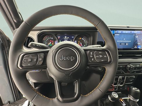 Used 2024 Jeep Wrangler Unlimited AWD/4WD image 14