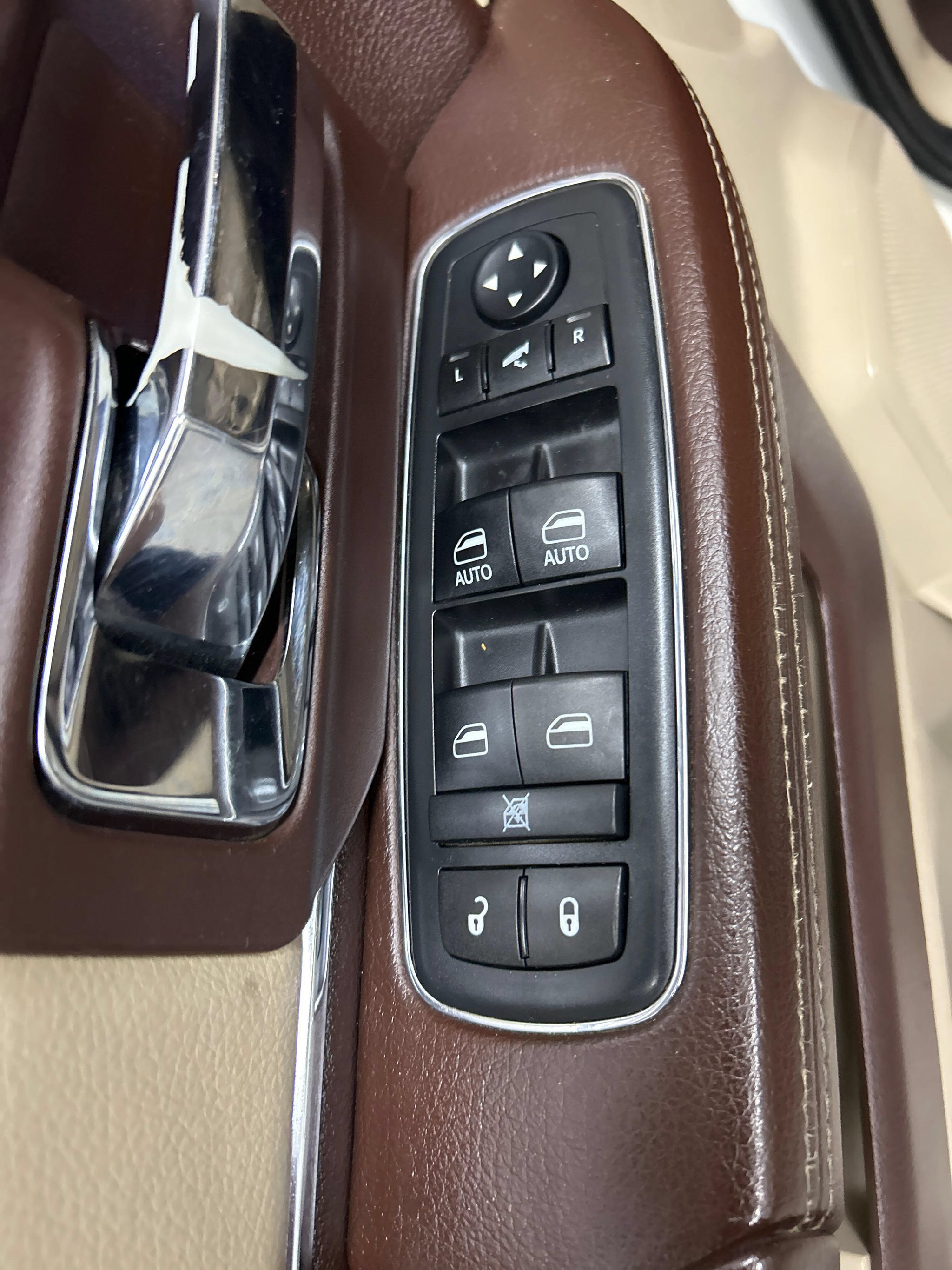 Used 2016 RAM 2500 Laramie w/ Convenience Group AWD/4WD image 9