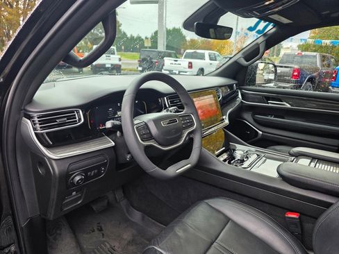 Used 2022 Jeep Wagoneer Series III w/ Premium Group I image 11