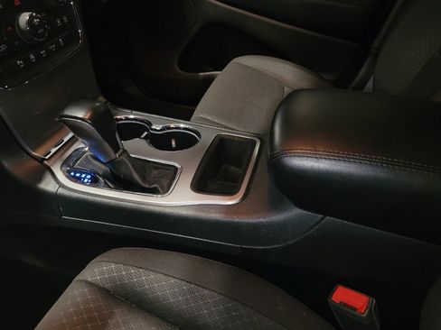 Used 2020 Jeep Grand Cherokee Laredo AWD/4WD image 26
