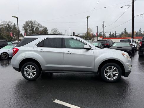 Used 2017 Chevrolet Equinox LT w/ Convenience Package image 8