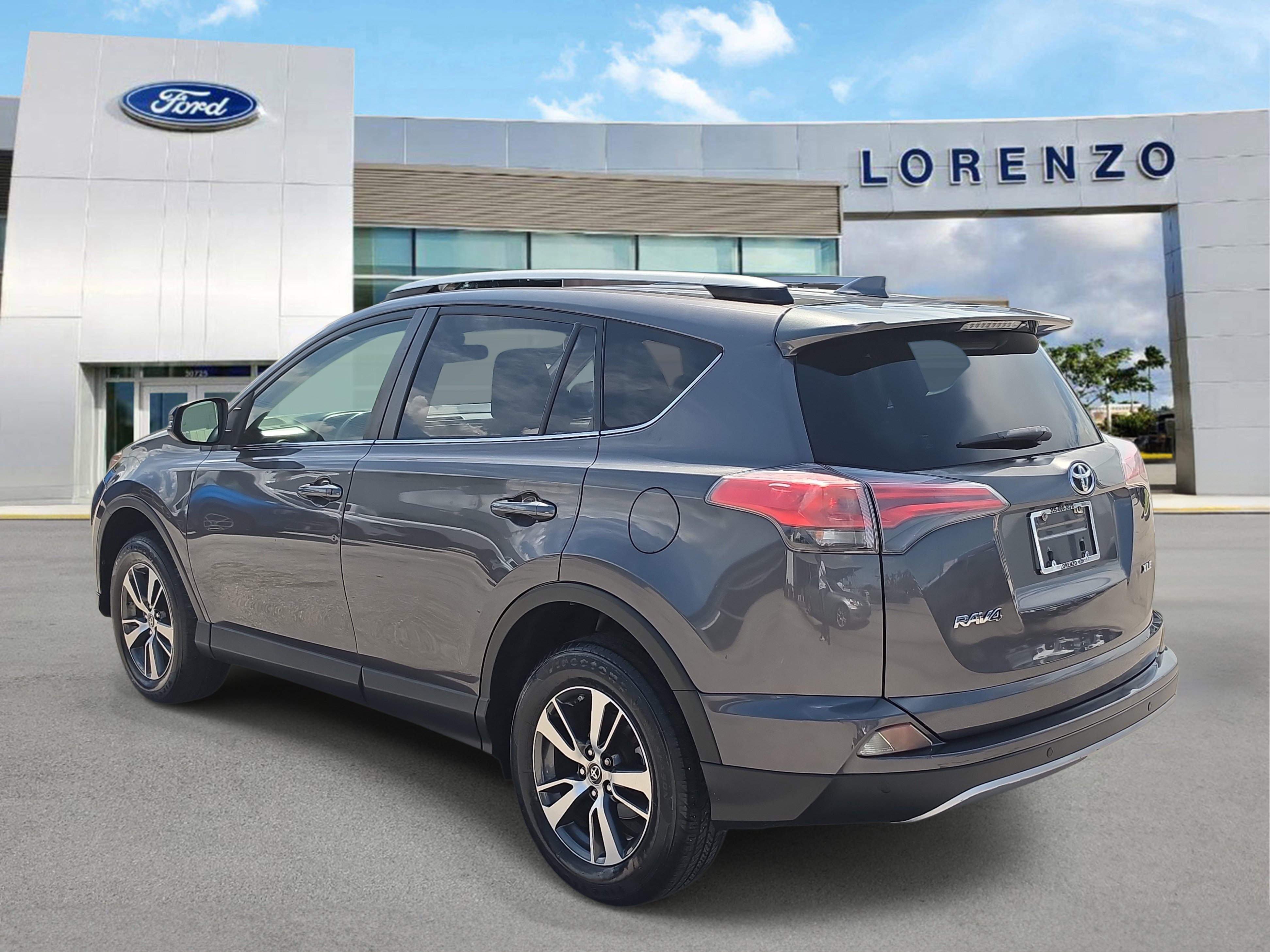Used 2017 Toyota RAV4 XLE FWD image 6