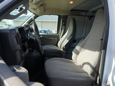 Used 2017 Chevrolet Express 2500 RWD image 12