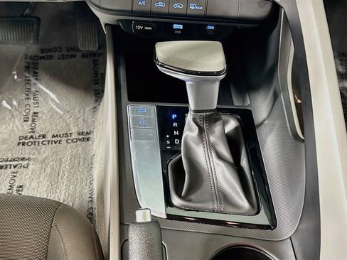 Used 2024 Hyundai Elantra SE FWD image 18
