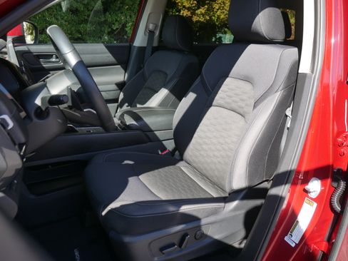 Certified 2024 Nissan Pathfinder SV image 28