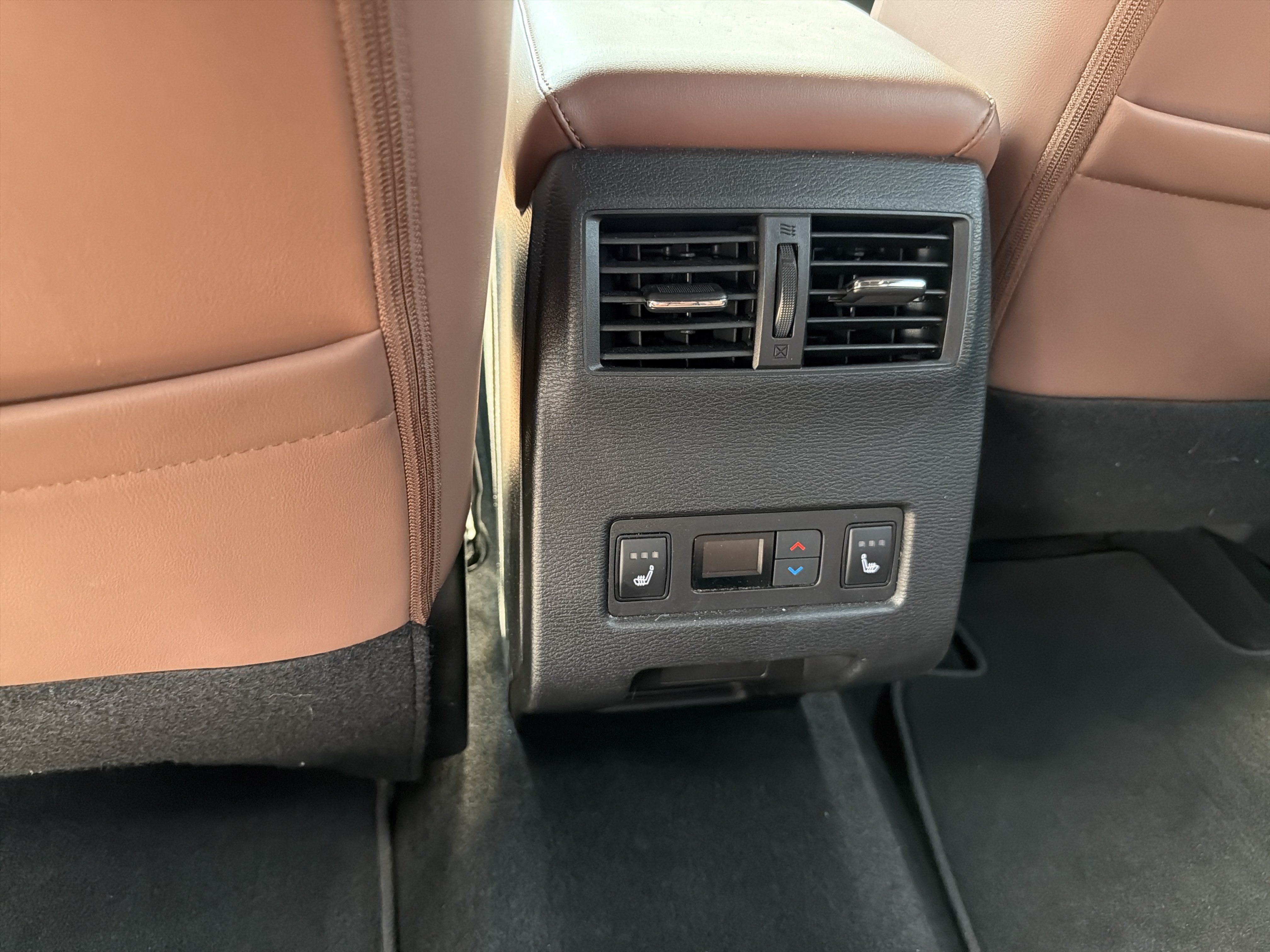 Used 2025 Mitsubishi Outlander SEL AWD/4WD image 23