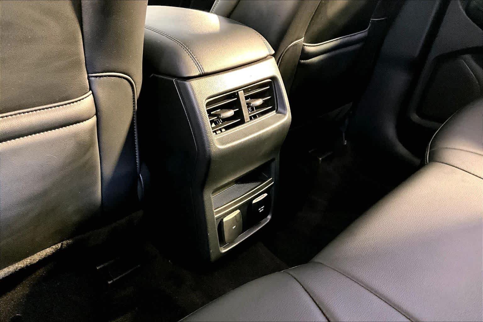 Used 2019 Ford Edge SEL w/ Equipment Group 201A AWD/4WD image 35