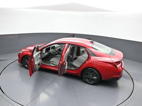 Certified 2021 Hyundai Elantra SEL FWD image 43