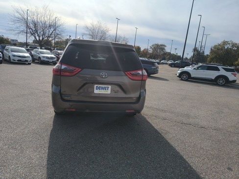 Used 2020 Toyota Sienna LE image 4