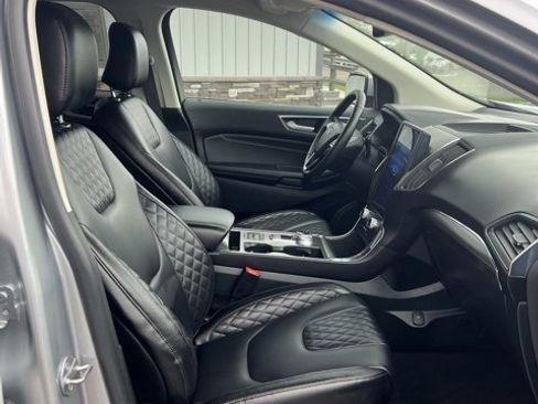 Used 2024 Ford Edge Titanium image 30