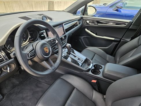 Certified 2026 Porsche Macan AWD/4WD image 4