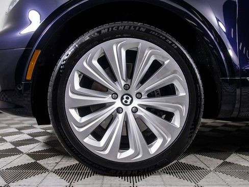 Used 2021 Bentley Bentayga image 50