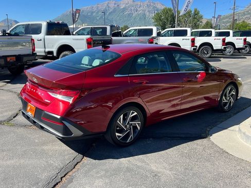 Used 2025 Hyundai Elantra Limited FWD image 8