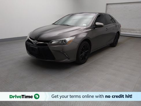 Used 2017 Toyota Camry SE image 1