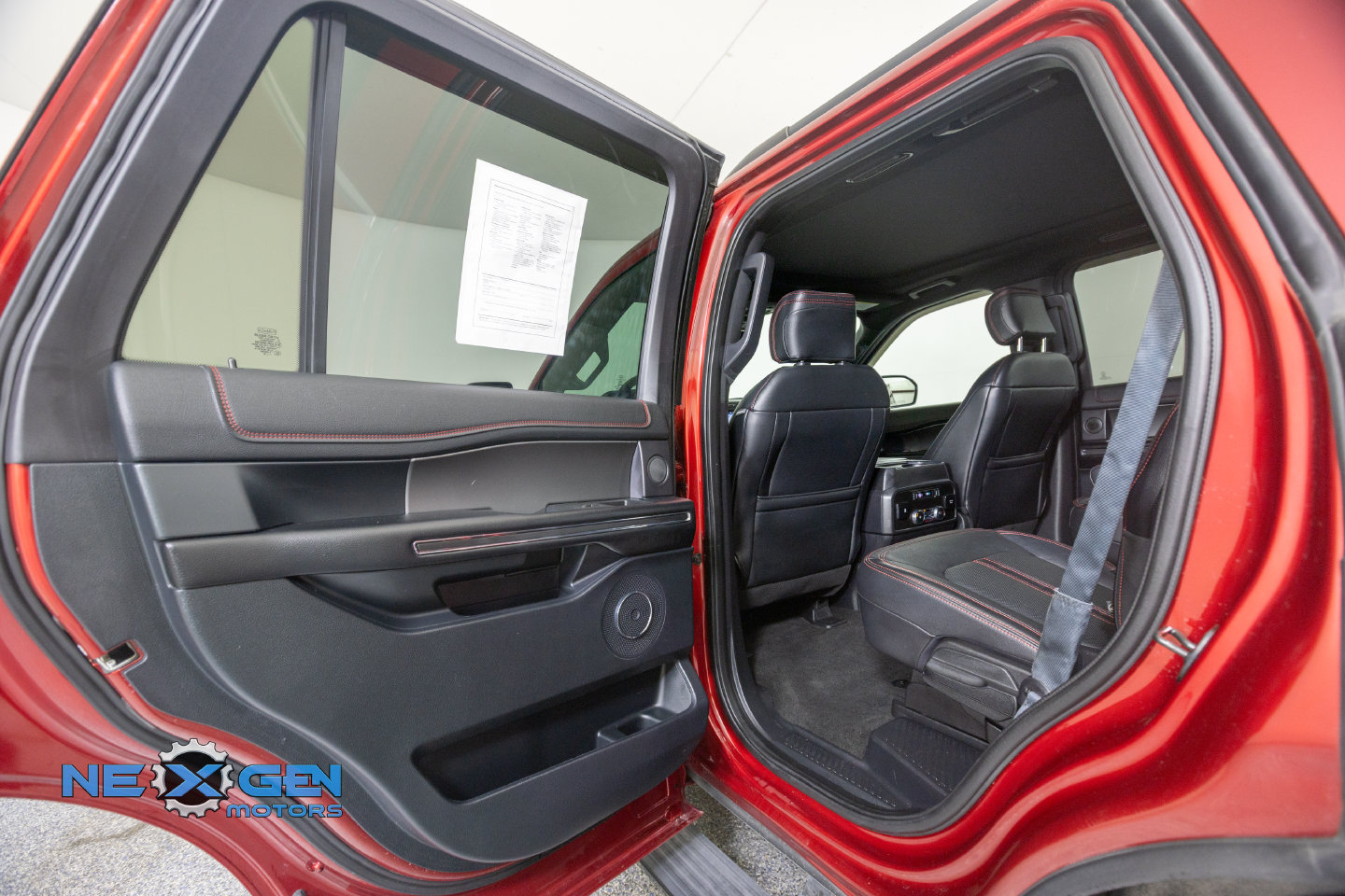 Used 2019 Ford Expedition Limited w/ Equipment Group 303A AWD/4WD image 32
