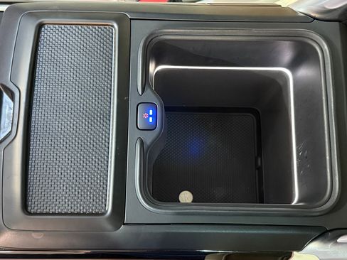 Used 2024 Land Rover Range Rover Long Wheelbase SE image 36