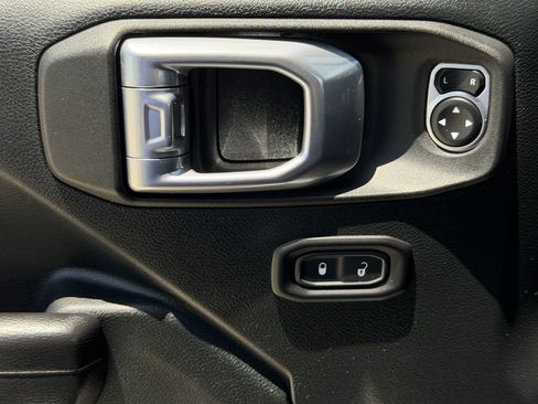 Used 2021 Jeep Gladiator Sport AWD/4WD image 27