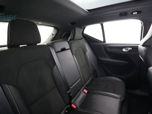 Used 2021 Volvo XC40 P8 Recharge w/ Advanced Package AWD/4WD image 5