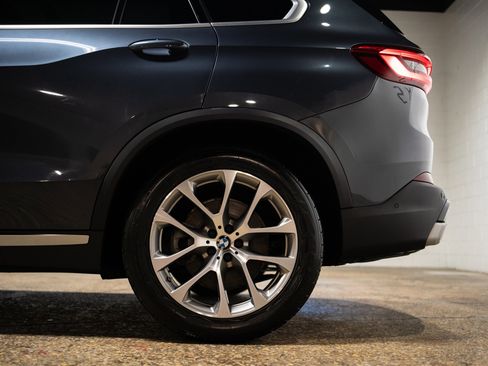 Used 2022 BMW X5 xDrive40i w/ Premium Package image 13