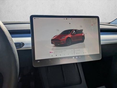 Used 2022 Tesla Model Y Long Range image 13