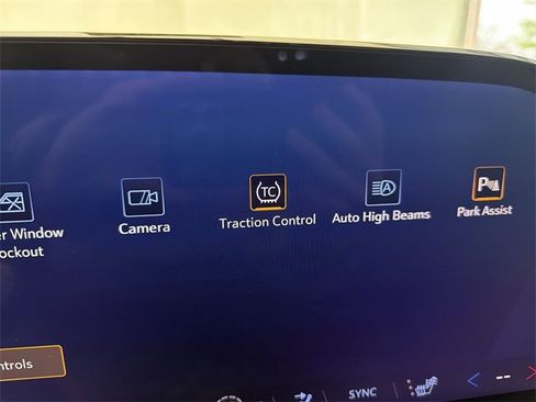 Certified 2025 Chevrolet Traverse LT image 32