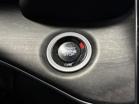 Used 2024 Jeep Grand Cherokee Limited w/ Luxury Tech Group II image 23