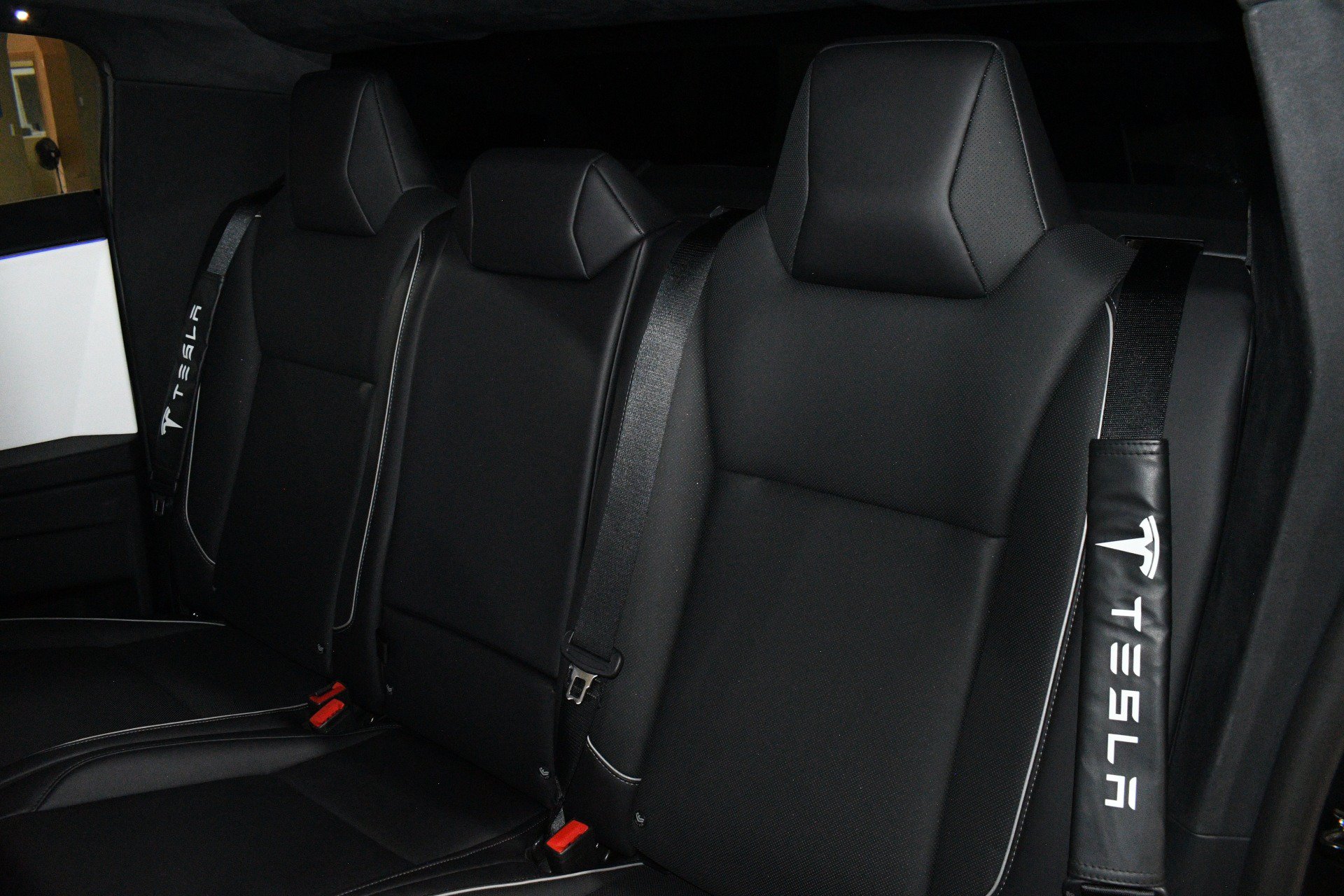 Used 2024 Tesla Cybertruck AWD Crew Cab image 17