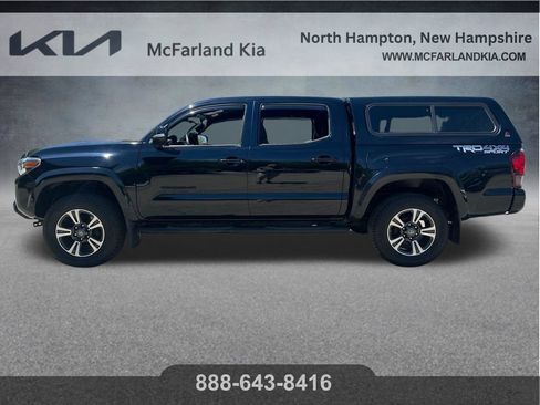 Used 2019 Toyota Tacoma TRD Sport AWD/4WD image 3