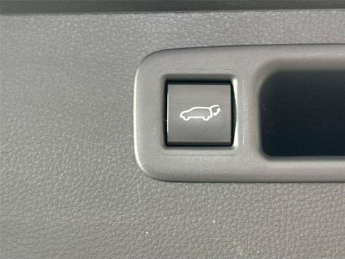Used 2023 Toyota Highlander XSE FWD image 41